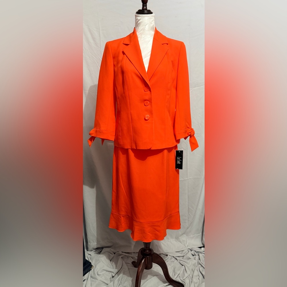 Le Suit Women's Bright Orange Skirt Set